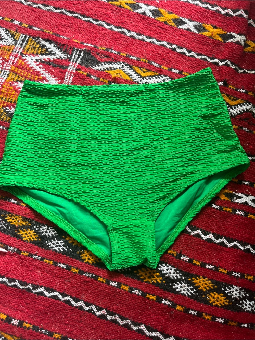 SURF Booty swim shorts, Green Sz M